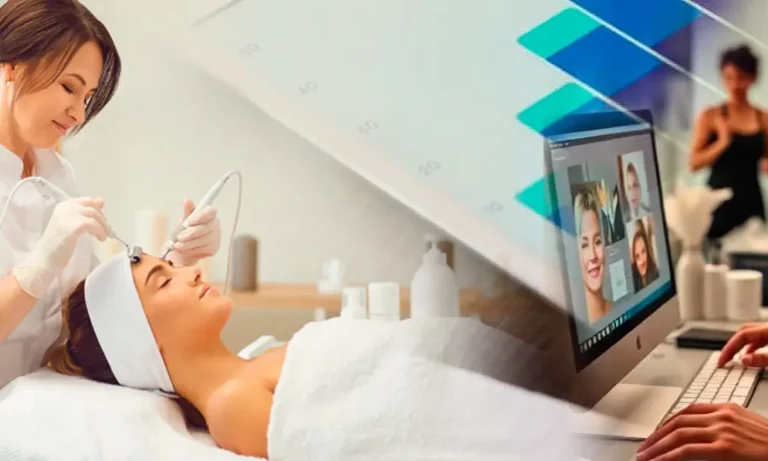 Esteticista atendendo cliente em clínica com sistema de vouchers online na tela do computador